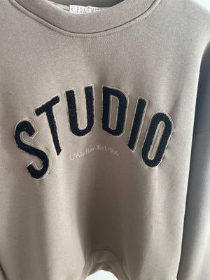 Studio Slogan Sweatshirt